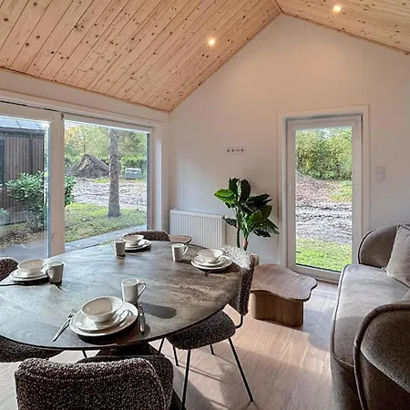 Stunning In Oud Gastel With Wifi Oud-Gastel